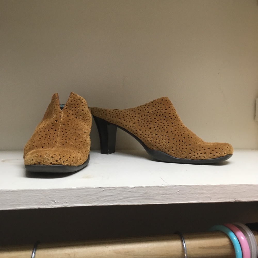 Tan Perforated Suede Mule Heels w Square Toe - 7.5 - Picture 3 of 8